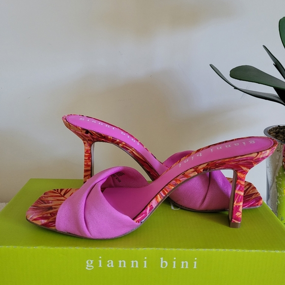 Gianni Bini Shoes - Gianni bini Fushia/orange tropical  kitten heels